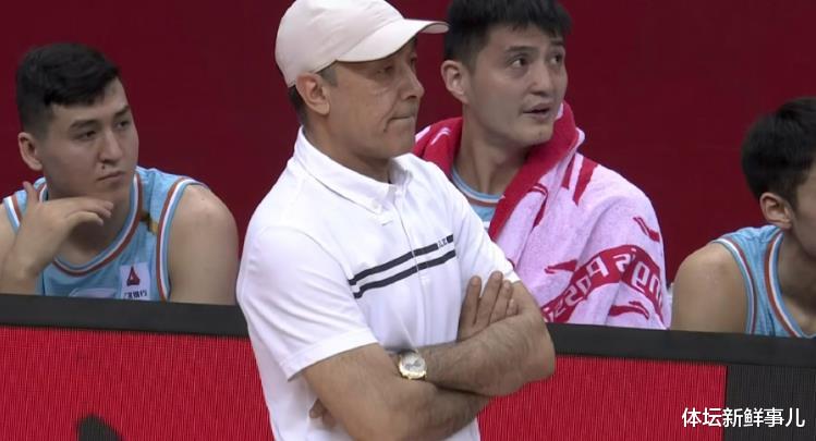 新疆男篮|输球又输人!辽篮119-113新疆,苏群曝内情,郭艾伦引热议,谁注意周琦举动