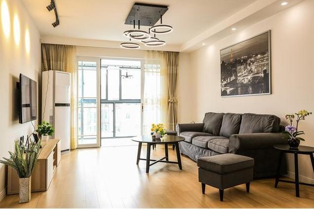 『』85平新房简约装修真不赖，完工后我不敢说是高档，但很清新大方