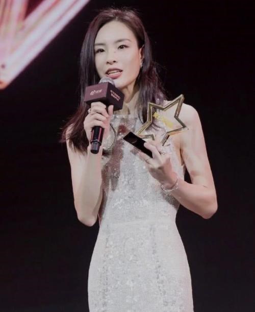 郭晶晶：同是奥运冠军，何雯娜哭诉委屈，吴敏霞活出自我，郭晶晶坚持原则