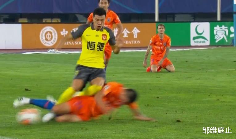 山东鲁能|鲁能1-2不敌恒大!粤媒替洛国富红牌喊冤,鲁媒担忧李霄鹏