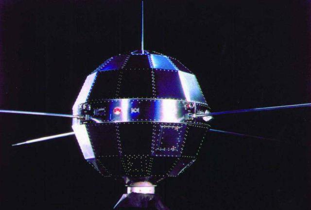 东方红一号■失去动力50年，东方红一号为何没坠毁？专家：再过1000年也没事