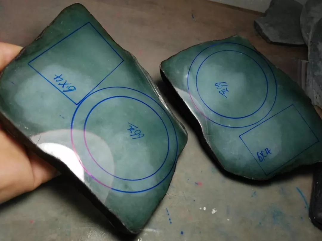 翡翠|翠友直接拿下的翡翠原石，出货效果太出乎意料了！