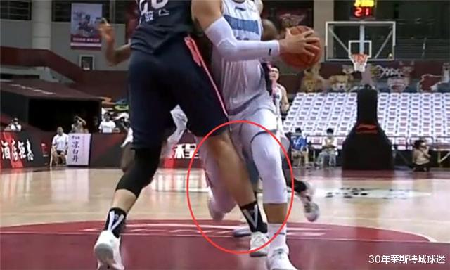 任骏飞|任骏飞差点儿顶到对手要害!前国手直播中急了:换成我就抽你了!