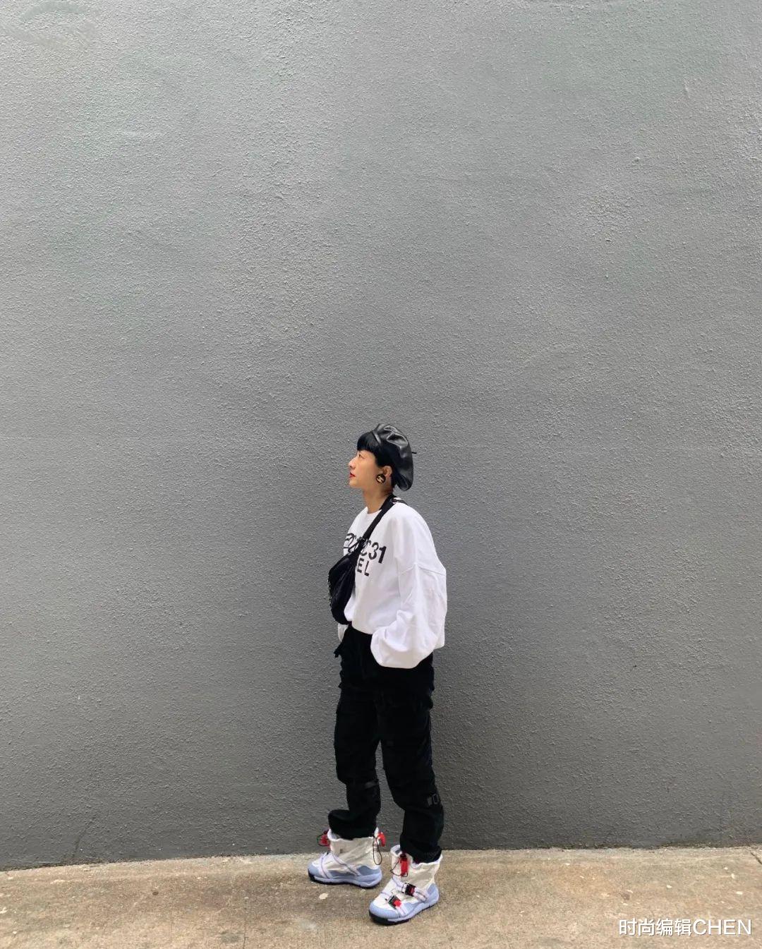 『徐濠萦』45岁徐濠萦晒庆生自拍，素颜皮肤细腻真减龄，被陈奕迅宠成少女