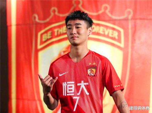 「韦世豪」恒大VS深足：半场比分2-2！粤媒晒韦世豪数据：这半年他很牛