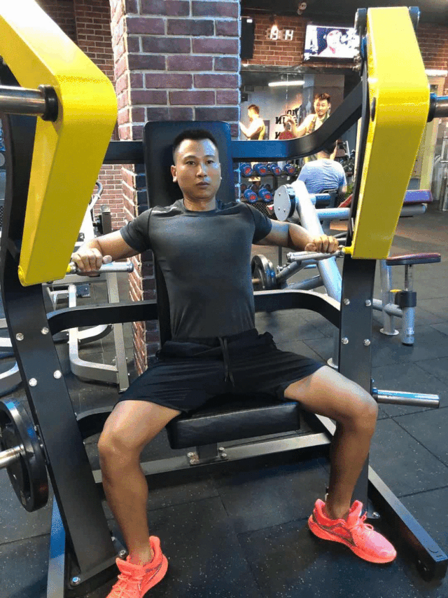 胸肌|真人演示，胸肌的各个部位怎么练？哪里不满意就虐哪里，男女通用