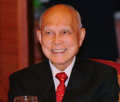 何鸿燊|何鸿燊真正的靠山不是霍家,也不是郑裕彤,而是这个香港隐形富豪