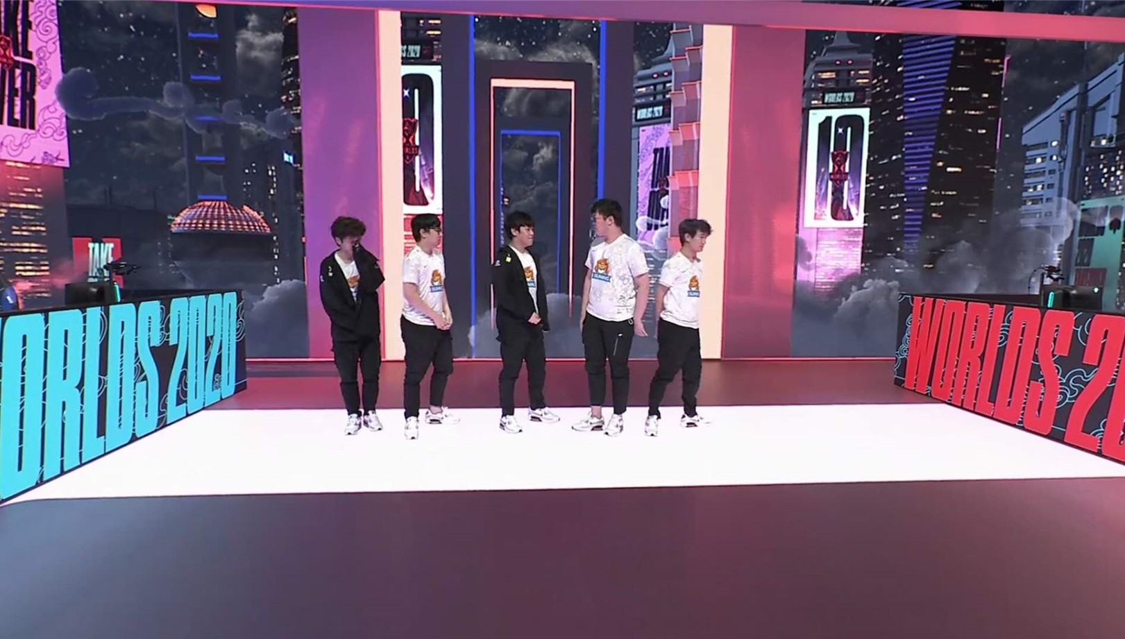 sn战队|SN小组第一晋级，欧洲解说晒出“天雷地火图”，再现IG暴打G2名场面