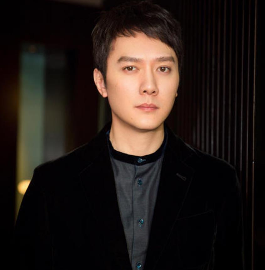 冯绍峰|冯绍峰同居两年的初恋，竟是《宫》里的她，难怪赵丽颖从不秀恩爱