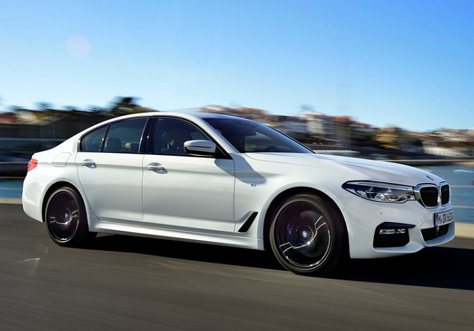 宝马5系|鸡头VS凤尾，2款德系豪华车评比，究竟要如何买