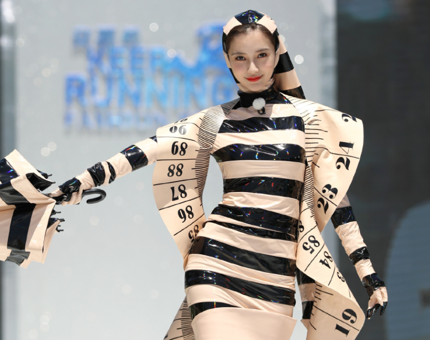 宋轶|本以为宋轶“贴头皮”就够美了,看到baby:又A又御混血十足