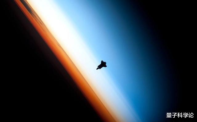 陨石▲人在3.9万米跳伞为什么不会燃烧？而卫星和陨石会？