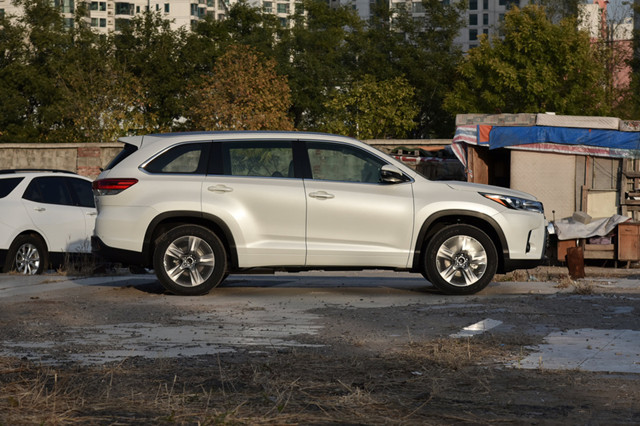 红旗h9|被国人捧红，入华十年仍是爆款，2.0T+四驱带七座，还标配8气囊