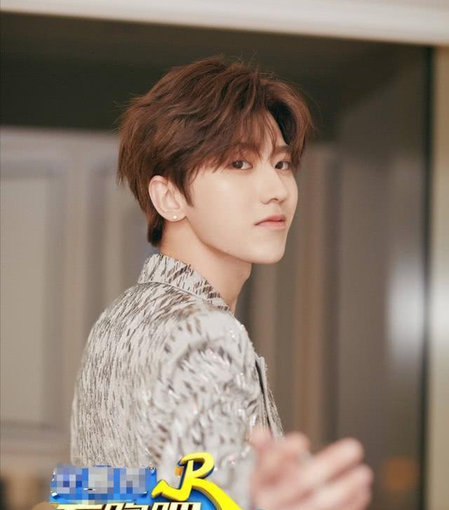 蔡徐坤|《跑男》太会玩了！蔡徐坤游戏环节惨输，忍痛买单让人心疼