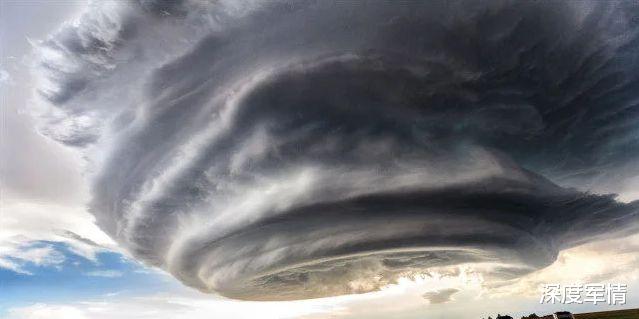 「美国」美国天空现异象,宛如世界末日!