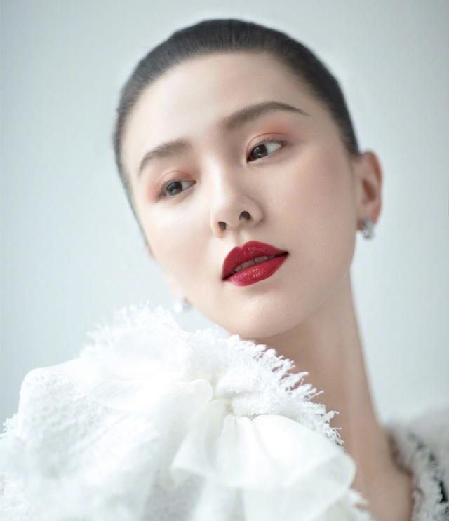 向往的生活▲刘诗诗不愧是\天鹅美人\,复工首封优雅大方,做妈妈后气质更好了
