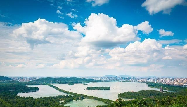 杭州■南方未来最吃香的城市，经济实力超过南京，被誉为人间天堂