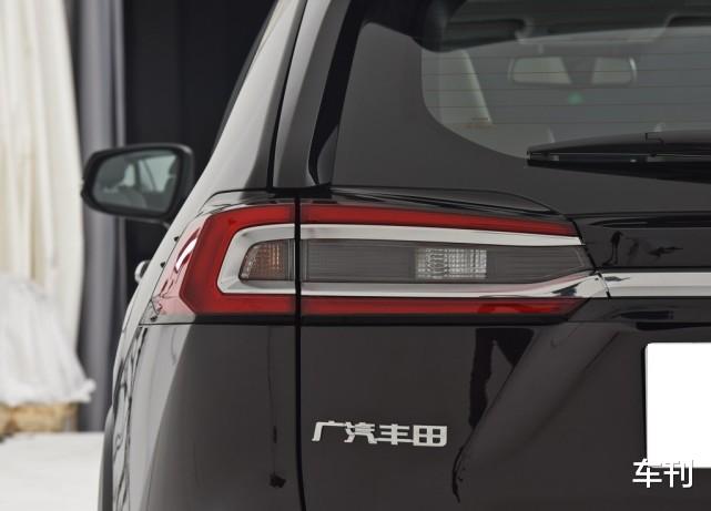 丰田RAV4|丰田又火了，17.18万起售，一上市狂甩5万台，操控比肩宝马