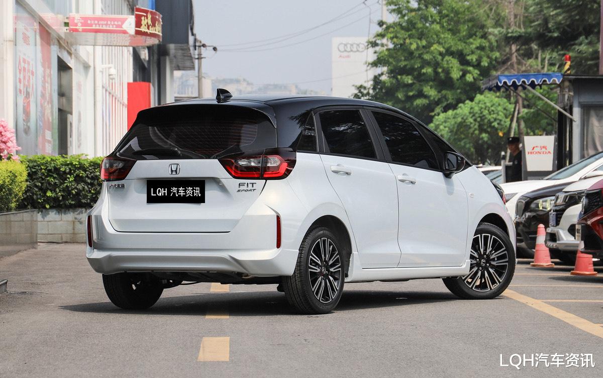 本田飞度|本田真正的“省油王”，低至8.18万，油耗5.2L，一公里才3毛钱