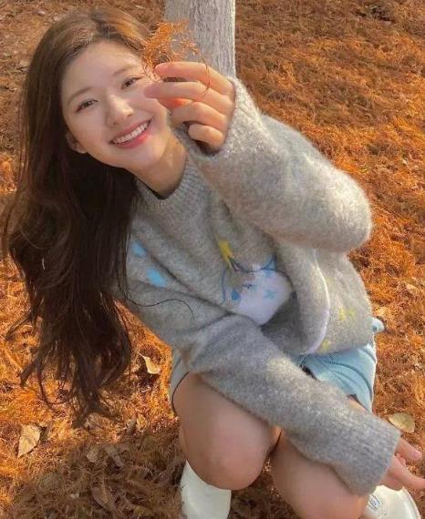 「赵露思」赵露思晒了这款纯露后这款纯露火了，网友：特别好用！