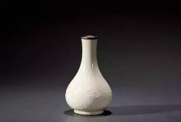 「」瓷器称霸收藏市场，胆瓶价值愈渐猛涨