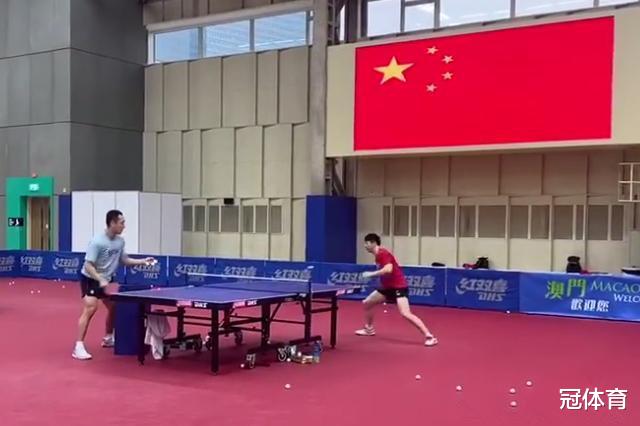 马龙▲国乒黑马又爆发，成功压制世界冠军，许昕马龙对他赞不绝口