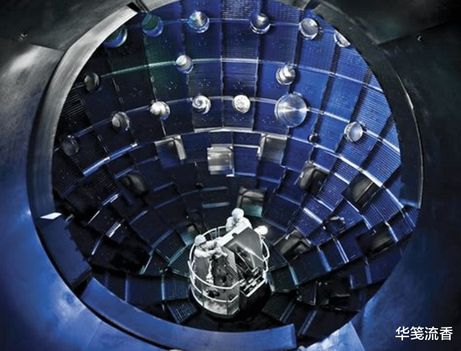 |强行压缩水会发生什么？压缩到极限会变成黑洞，把地球吞掉