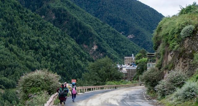 四姑娘山|四川连日大雨，却让这个小镇突然走红，游客称它为“东方的瑞士”