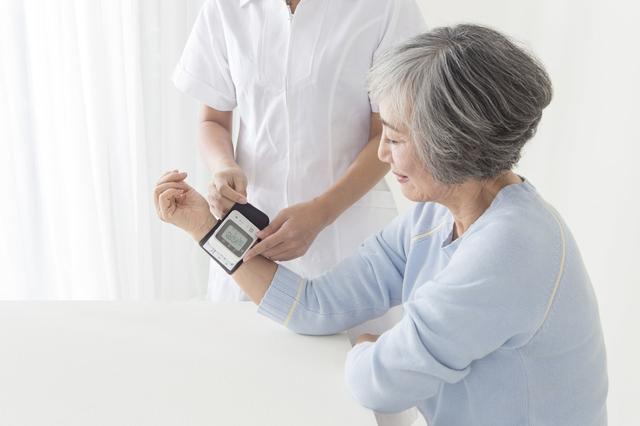 『高血压』很多人清晨血压易升高，医生教你如何控制清晨高血压