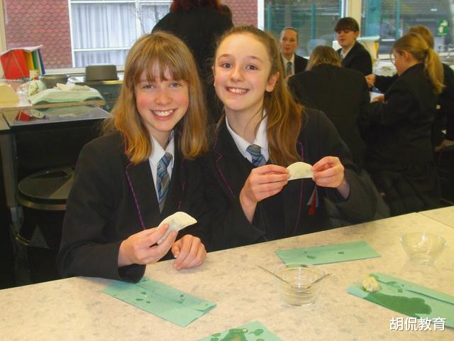 「小留学生」1.5万小留学生滞留英国,每年要花多少钱?家长:穷人就别想了!