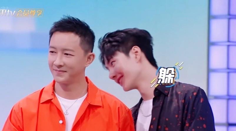 王一博|快乐大本营未播花絮，王一博专属镜头里的酷盖也太萌了！