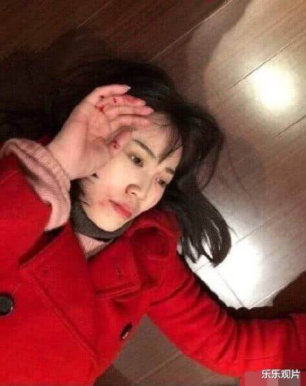 马蓉|马蓉回归媒体,抹红唇搭配白衬衫,比以前更漂亮更有气质了