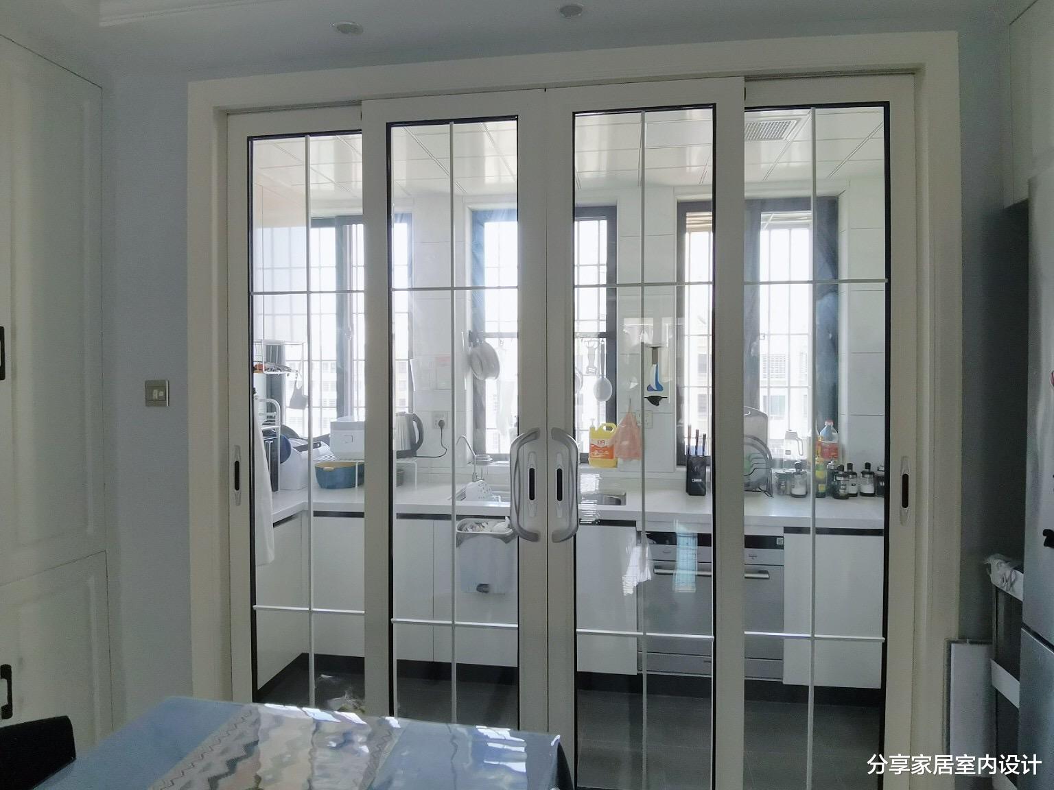 「」越来越多人家里不做电视墙，看她家装修，大多年轻人都喜欢，晒晒