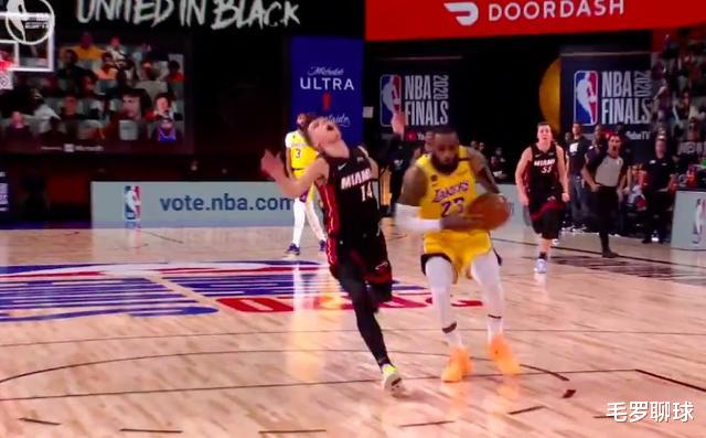 勒布朗·詹姆斯|争议，詹姆斯暴扣前撞人犯规？巴特勒疯狂5中5压哨0.5秒一击