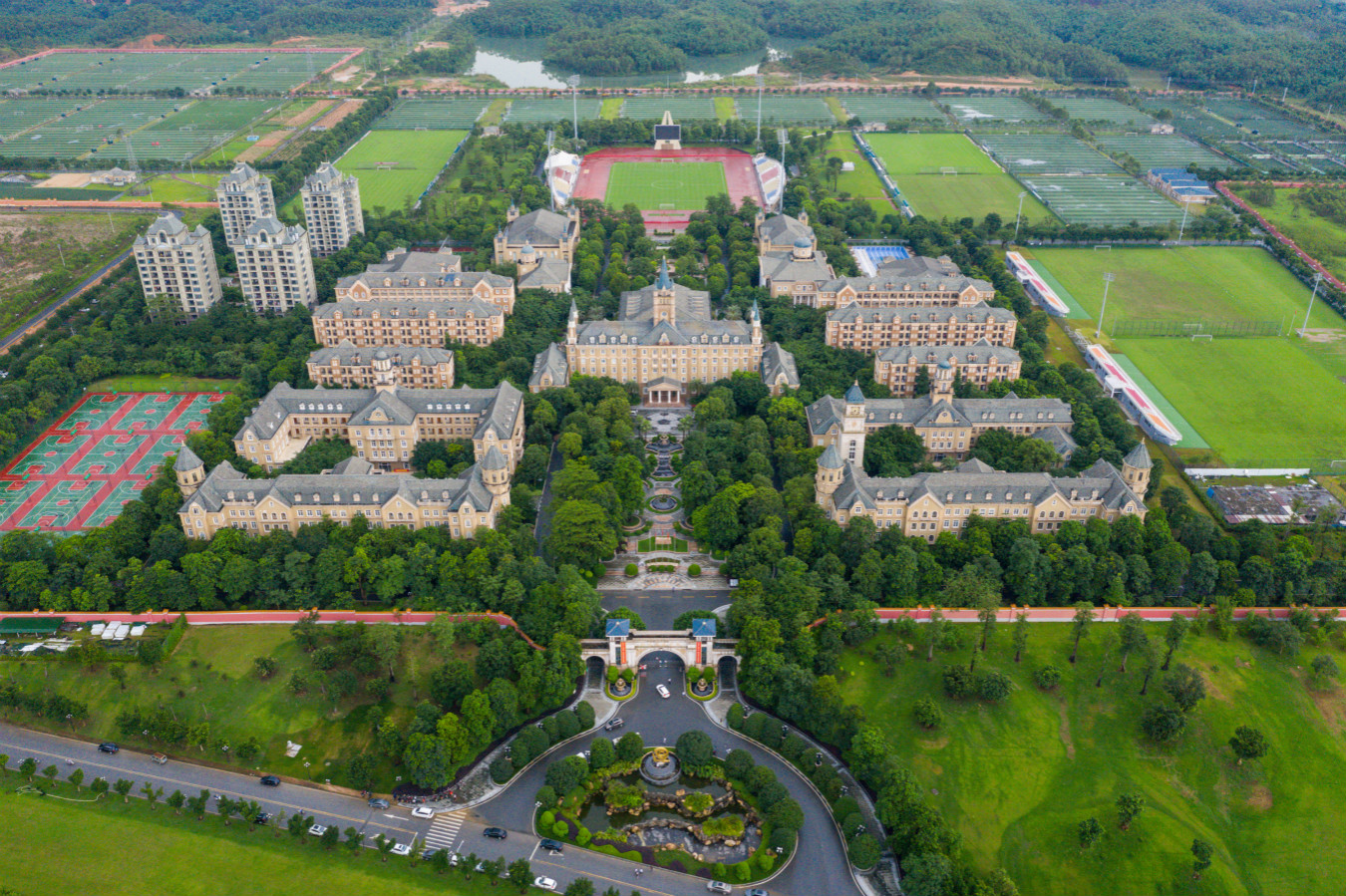 [广州富力]西班牙疫情严重，96名恒大足校学生滞留！许家印危急时刻再出手