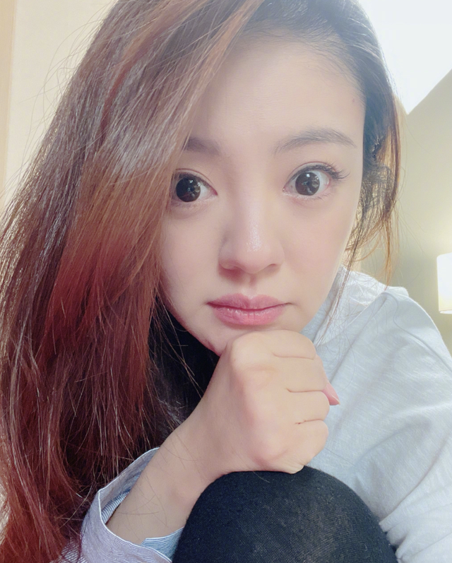 安以轩|安以轩二胎卸货后晒自拍，产后状态极佳，倒计时坐等月子结束出关