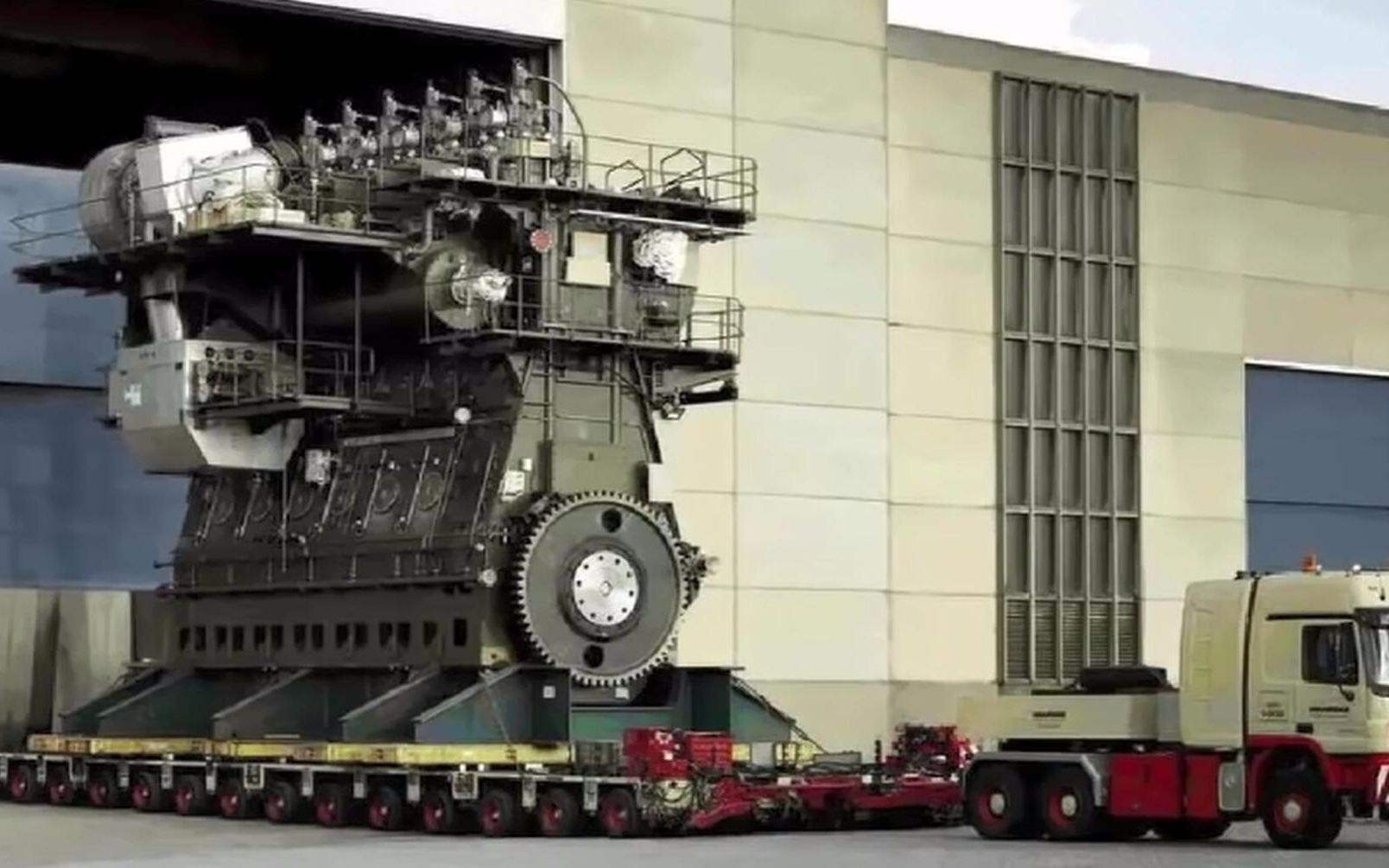 太空：30个世界之最的庞然大物，最大的发动机比13层高楼还重，简直开眼