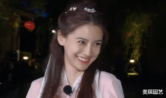 奔跑吧兄弟▲跑男首现撕名牌，杨颖8字扯下节目的“遮羞布”，难怪赵丽颖说有剧本