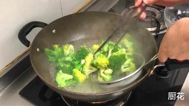 食材▲必须要焯水的4大类食材，别嫌麻烦，别等肚子疼了才后悔