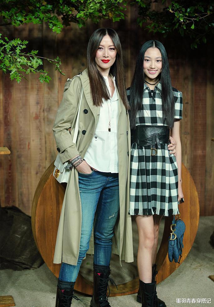 甄子丹|任达华女儿坐游艇出海，16岁比例惊人，同框甄子丹女儿丰满有料