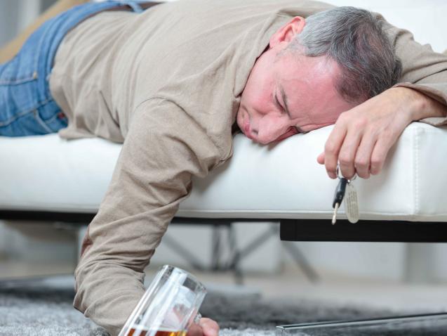 脑梗塞@脑梗塞是吃出来的?劝告:四种食物能不吃就不吃,越吃血管越堵