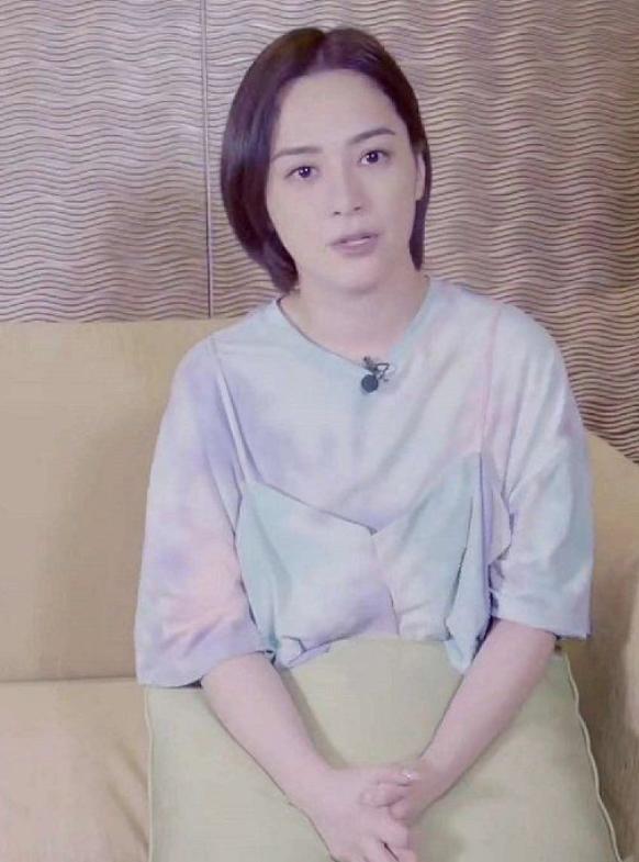 阿娇|赖弘国在家用天花板健身，裤子都快脱落引热议，细节疑证明仍住与阿娇的婚房