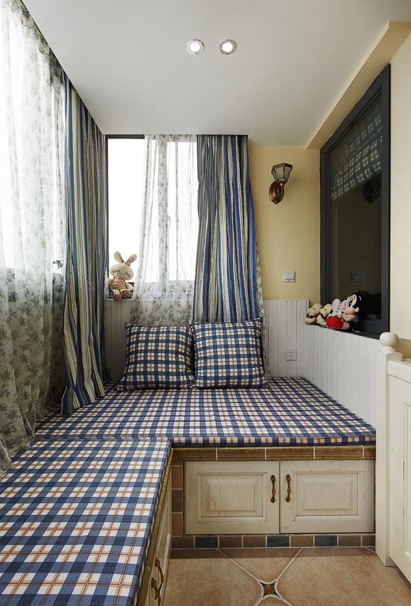 []新房装修，在客厅做了一个多功能榻榻米，邻居知道都来参观