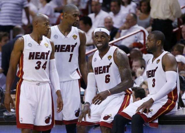 勒布朗·詹姆斯|美媒晒詹皇生涯四次夺冠五虎阵容！如果都在巅峰，湖人最强无悬念