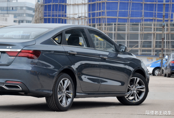 #吉利缤瑞#油耗5L+自动驾驶，低配就有皮座椅，比捷达漂亮10倍，仅售4.98万起