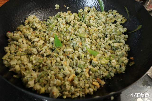 『豆角』夏天，碰到这菜别手软，2元一斤，简单一蒸，家人常吃脾胃好