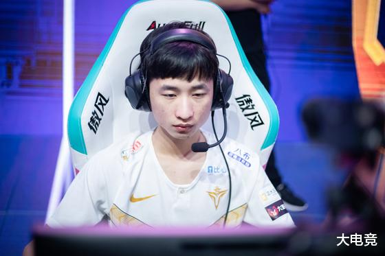 「伊朗」外国网友看LPL-iG V5获胜：Theshy每一局都在上路开棋牌室