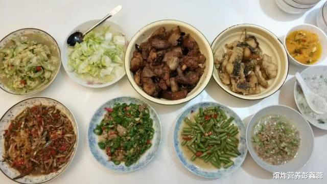 肠胃▲为什么有的人怎么吃都不胖？可能和几方面原因有关，别都当好事看