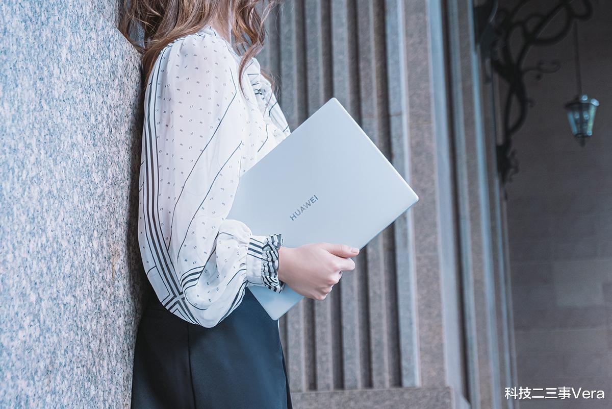 笔记本|两根手指就能带走的笔记本：华为MateBook X图赏