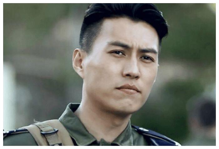 『靳东』靳东：我出道时还没宋小宝帅！开始没人信，看完旧照后：大实话